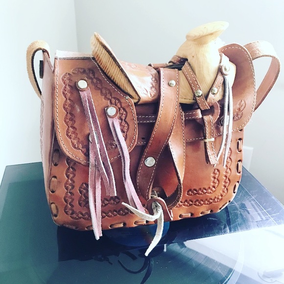 Handmade Vintage Tooled Leather Horse Saddle Bag - Picture 8 of 10